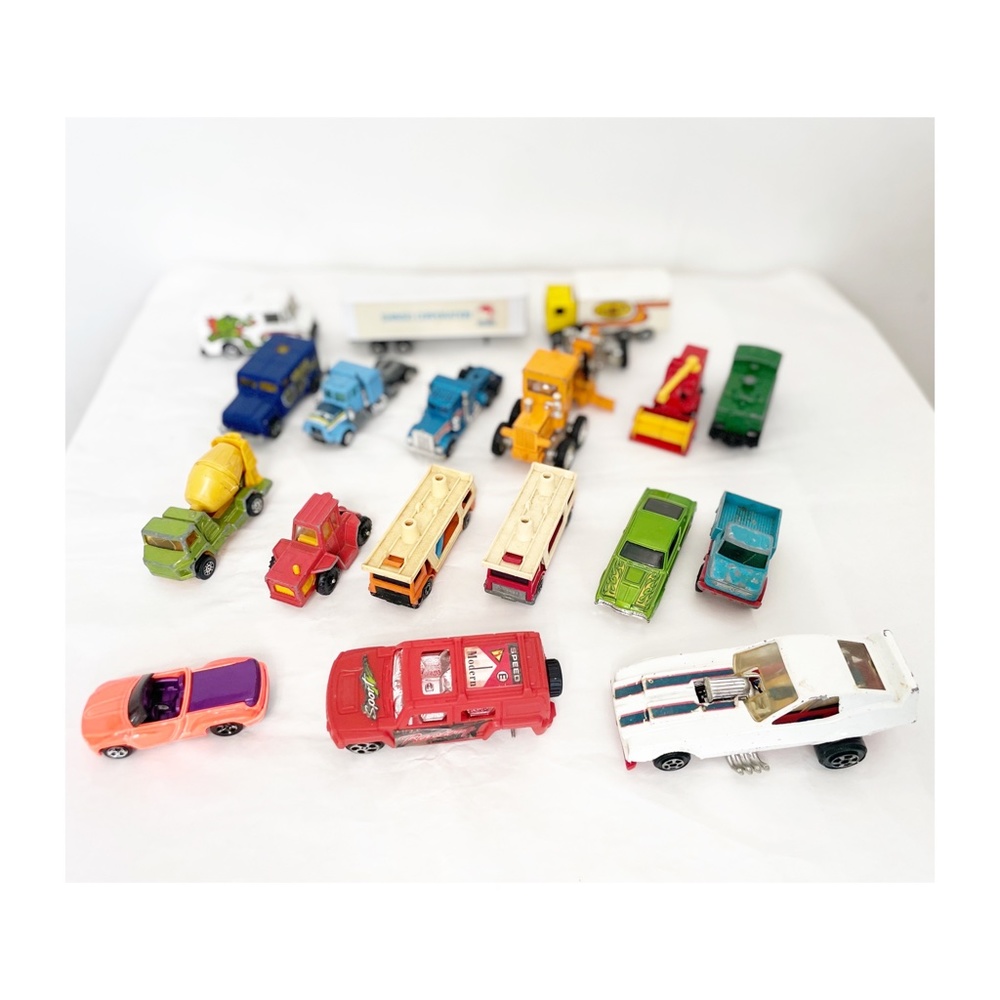 Mix Lot of 18 Pics Hot Wheels, Shinsei, Matchbox Cars, Trucks, and More